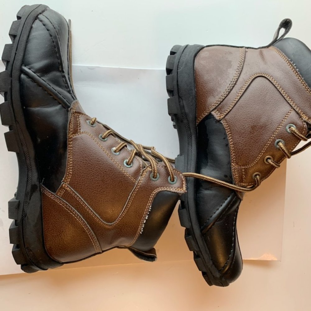 Rugged Outback waterproof Men's Boots size 10 used